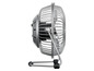 Ein silberner Tischventilator mit Gitter.