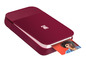 Ein roter Polaroid-Drucker druckt ein Foto.