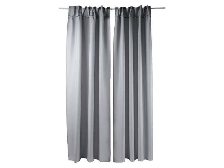 Zwei graue Vorhänge mit Ringen an einer Stange.