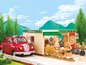 Sylvanian Families Restaurant mit Auto und Figuren.