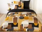 Ein Bettbezug mit geometrischem Muster in Gelb, Braun und Schwarz.