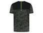 Ein schwarz-grünes Run & Relax T-Shirt mit Camouflage-Druck.