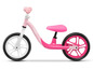 Ein rosafarbenes Lionelo Laufrad mit weißen Rädern.