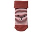Rote Babysocken mit weißen Streifen und einem süßen Bären