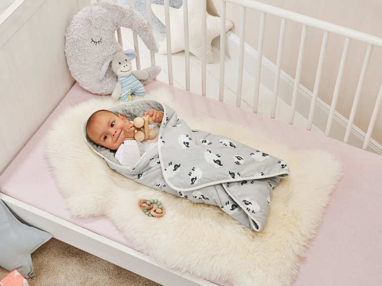 Gehe zu Vollbildansicht: LUPILU® Baby Einschlagdecke, 73 x 73 cm, seitlich mit Klett fixierbar, weich gefüttert - Bild 5