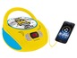 Ein gelbes Radio mit Minion-Motiv, das mit einem Smartphone verbunden ist.