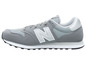 Graue New Balance Sneaker mit weißem Logo.