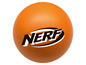 Ein orangefarbener Nerf-Ball.