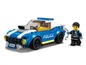 Ein blaues LEGO Polizeiauto mit einem Polizisten.