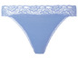 Hellblauer Tanga mit Spitze.