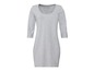 Ein graues T-Shirt-Kleid mit Dreiviertelärmeln.