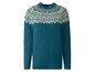 Ein tealfarbener Pullover mit skandinavischem Muster
