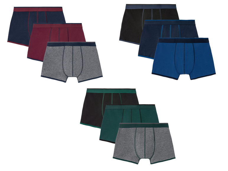 Sortiment Boxershorts in verschiedenen Farben.