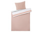 Ein rosafarbener Bettbezug mit gestreiftem Kissenbezug.