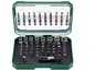Ein Satz mit Schraubendrehern, Bits und Stecknüssen in einem grünen Koffer.