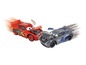 Zwei Rennautos aus Cars: Lightning McQueen und Jackson Storm.