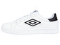 Weiße Ledersneaker mit schwarzem Umbro-Logo.