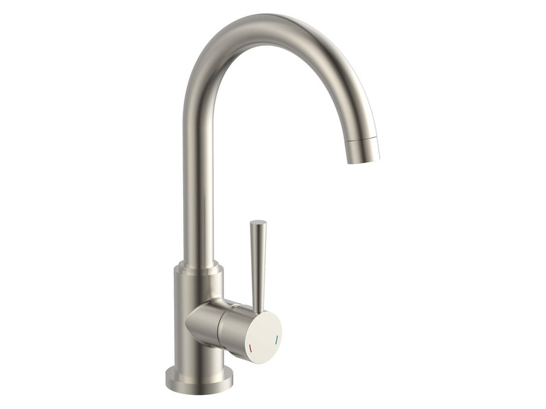 Eine silberne Küchenarmatur mit hohem Auslauf.