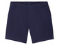 Eine dunkelblaue Baumwoll-Shorts.