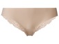 Beigefarbene Unterhose mit Spitze.