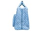 Eine blaue Reisetasche mit Herzchenmuster