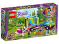 LEGO Friends Set mit Pferdeanhänger, Auto und Minifiguren von Emma und Mia.