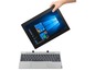 Ein Lenovo Tablet mit Windows-Betriebssystem und einer separaten Tastatur.