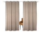 Zwei beige Gardinen mit Ösen für die Gardinenstange.