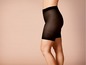 Schwarze Shapewear Shorts für Frauen.