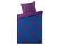 Blaue Bettwäsche mit roten Streifen und FC Barcelona Logo.