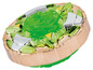 Ein grüner Beyblade mit goldenem und silbernem Rahmen.