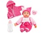 Eine rosa Baby-Puppe mit einer Flasche, einem Schnuller und einer rosa Jacke.