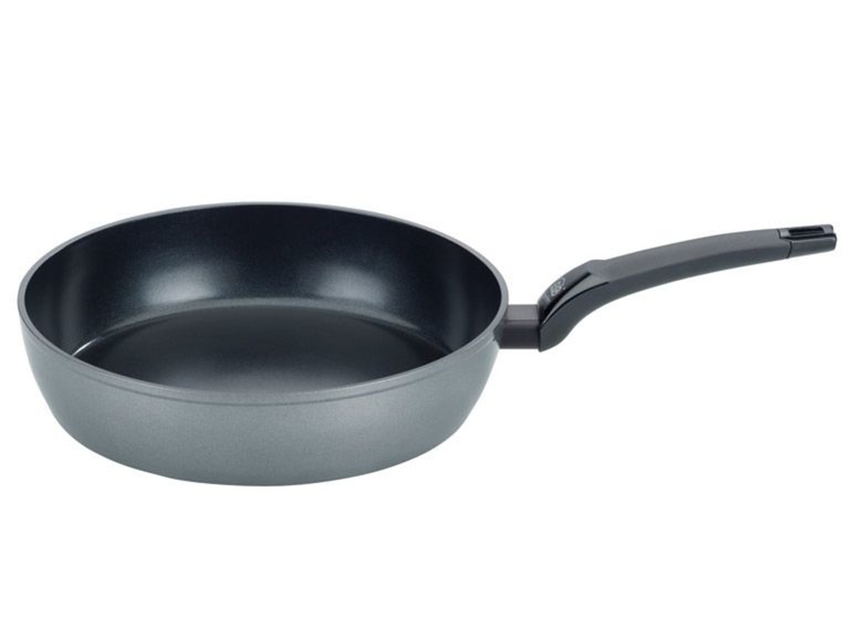 Eine graue Pfanne mit schwarzem Griff.