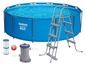 Ein Bestway Steel Pro MAX Schwimmbecken mit Leiter, Filterpumpe und Kartuschen.