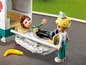 Lego Friends Krankenwagen mit Patient und Krankenschwester.