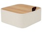 Eine beige Aufbewahrungsbox mit einem Holzdeckel.