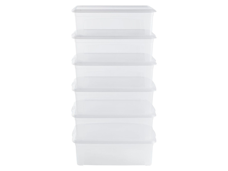 Ein Stapel transparenter Aufbewahrungsboxen