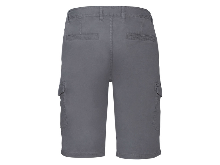 Graue Cargo-Shorts mit Taschen.
