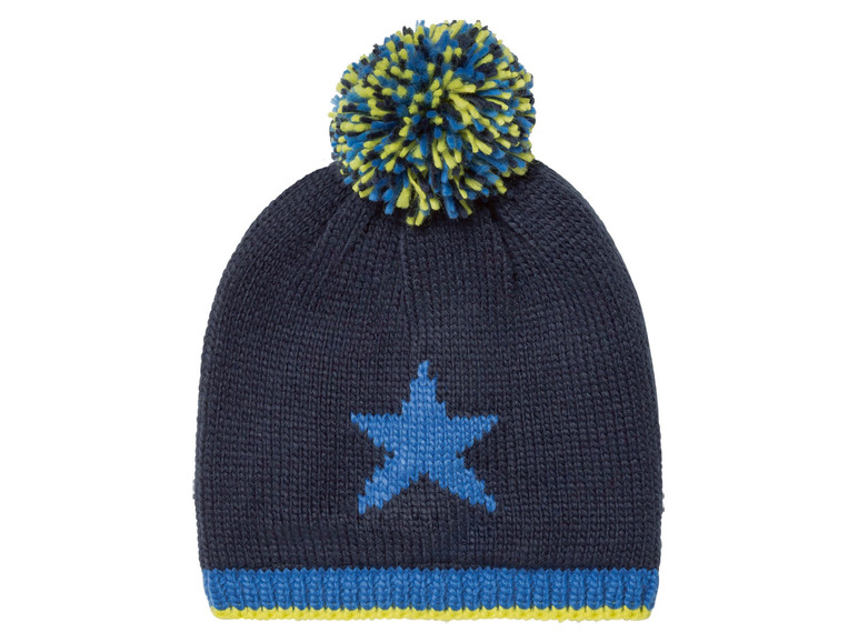 Eine blaue Strickmütze mit Stern und Bommel.