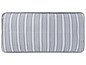 Ein grau-weiß gestreiftes Kissen mit grauer Umrandung.