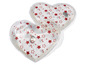 Zwei herzförmige Wärmepads mit Sternmuster.