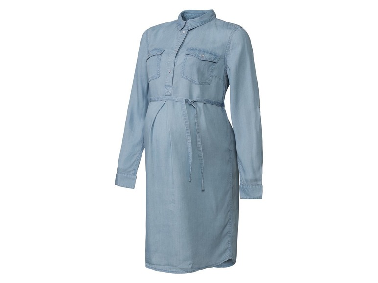 Ein blaues Denim-Kleid für Schwangere.