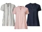 Drei Damen-T-Shirts in gestreift, rosa und dunkelblau.