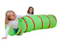 Zwei Kinder spielen in einem grünen Spieltunnel mit roten Streifen.