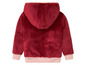 Rote Plüschjacke mit Kapuze.