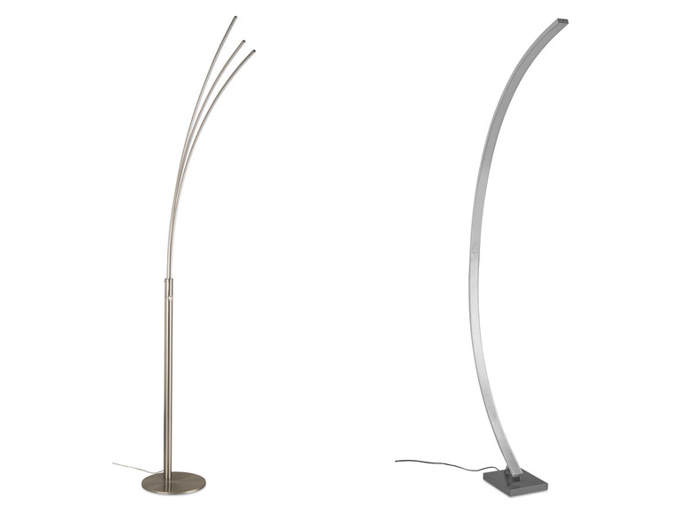 Zwei moderne Stehlampen mit gebogenen Schirmen.