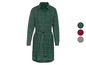 Grünes Karo-Kleid mit Gürtel und langen Ärmeln.