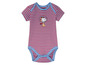 Ein gestreiftes Baby-Bodysuit mit Snoopy.