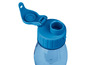 Eine blaue Wasserflasche mit offenem Verschluss.