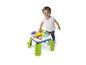 Ein Kind spielt mit dem VTech Baby's First Activity Table.